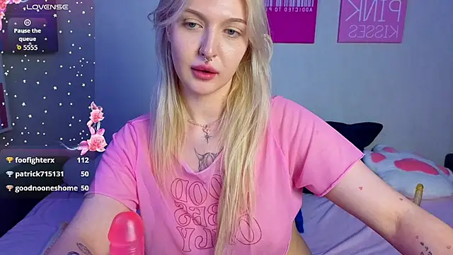 BlondieSummer live webcam show
