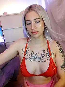 Gina-Lumara live cam on StripChat