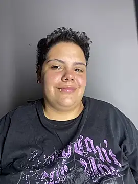 Hailey_Curvy