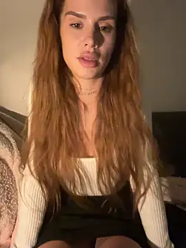 EmiliaCatalina live cam on StripChat