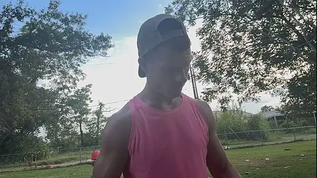 jocknthirsty (Ask my age) - Take shirt off!! 😈💪🏼