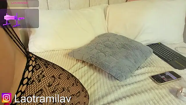 MilaVelour webcam