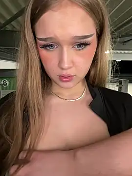 hannah-2007 (F teen) - Stranger slaps ass hard😱😰
