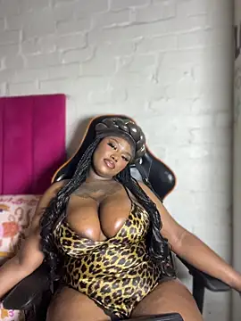 queen_nobuhle_femdom_777's live room