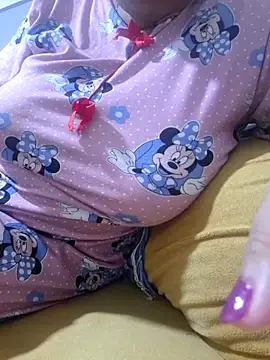 queen_355 (Ask my age) - ملك الغرفة ياخد سنابي