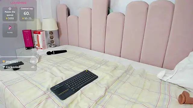 Miabloom19_ webcam