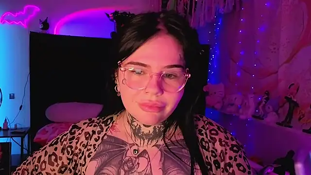 BigBootyHolly webcam