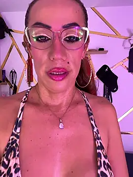 YOURSDEBORA webcam