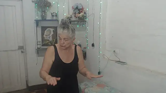 FunnyGrandma live webcam show