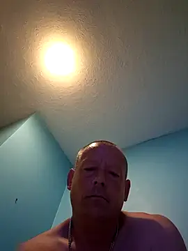 Tyson120 live cam on StripChat