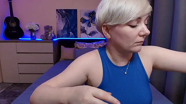 BlondPearl live webcam show