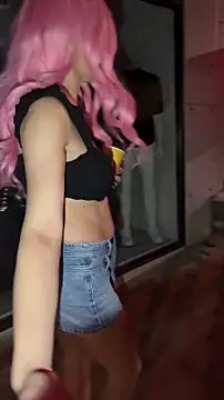 HOTLadyluna live cam on StripChat