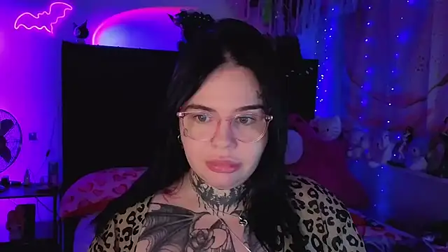 BigBootyHolly webcam