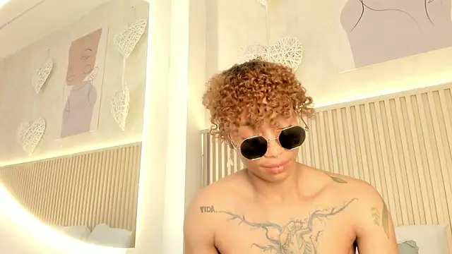 daiana_curly