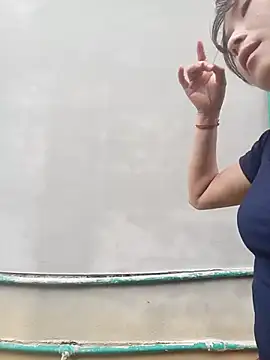 Linda-yiyi live webcam show