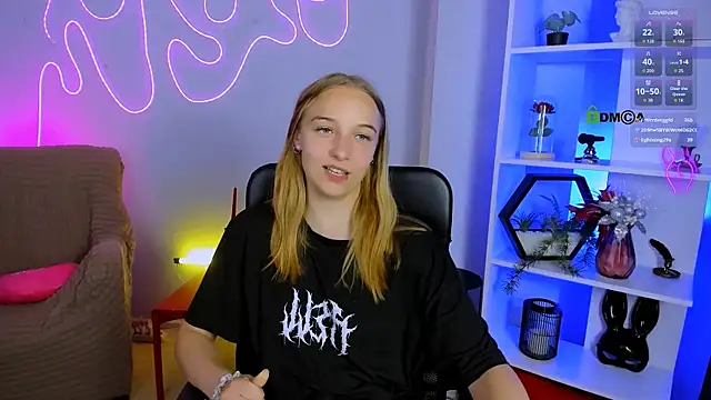 rebecca_smile webcam