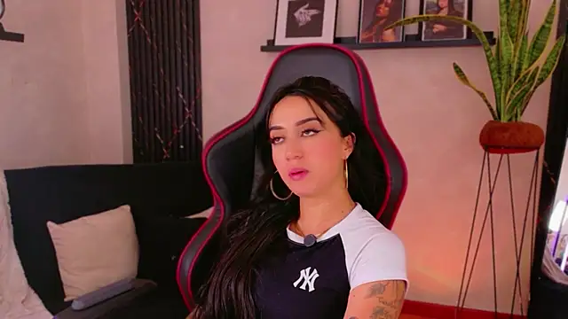 EmmyEvans1 live webcam show