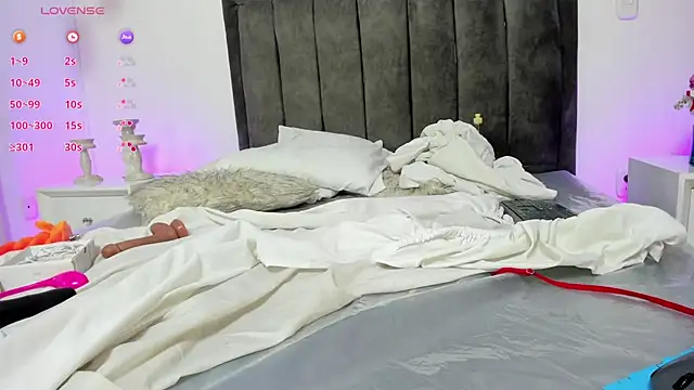 sakura_gomez (F teen) - Bounce tits and squeeze nipples x 30 sec
