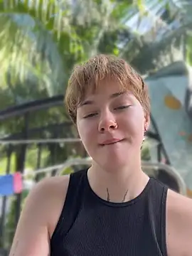 icemur (F teen) - Naked on the roof spanking herself