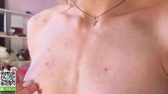 ilsy_merous (F teen) - моссаж груди близко к камере