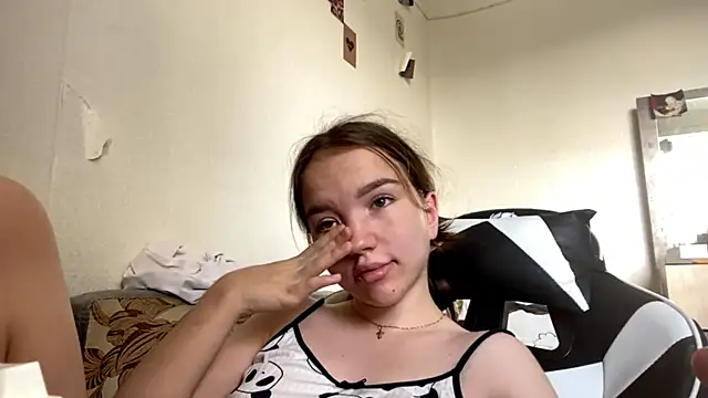 tommyerodeen (F teen) - Tease with short shorts