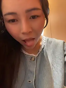 xiaolu0706 live webcam show