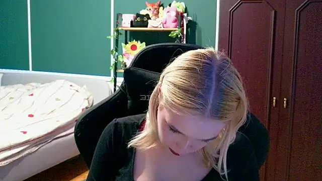 eden_rose (F teen) - for computer repair