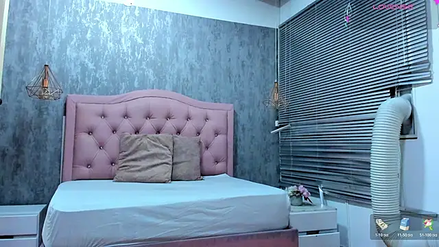 naomidibello webcam