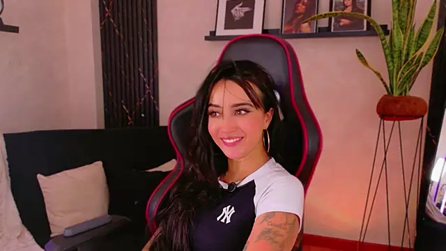 EmmyEvans1 live webcam show