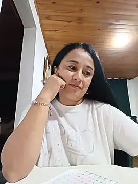 _Dr-Luna_1 live cam on StripChat