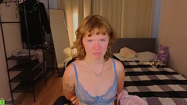 VioletDesiree webcam