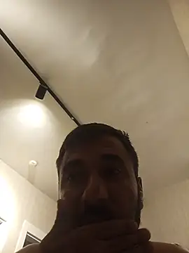 leon_ates (Ask my age) - jerking off