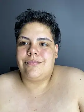 Hailey_Curvy webcam