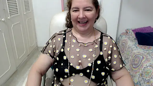 leonela_69 live cam on StripChat