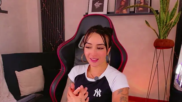 EmmyEvans1 live webcam show