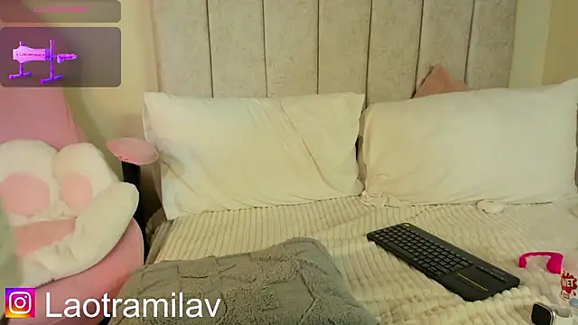 MilaVelour live webcam show
