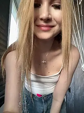 marlboroweb (F teen) - flash my boobs + spit on my boobs