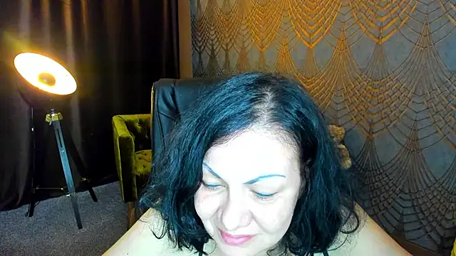 IrissMoon live cam on StripChat