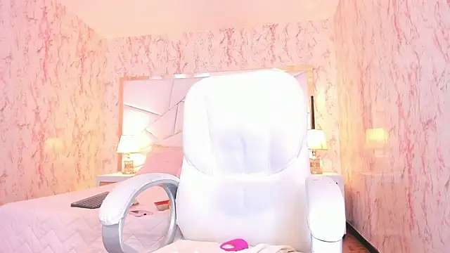 Emily_Whinfre webcam