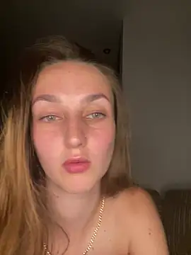 ririgirl780 (F young) - First orgasm on cam 💦
