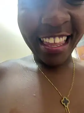 GoldenZuri webcam