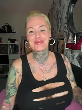 InkedMissLaBaehm webcam