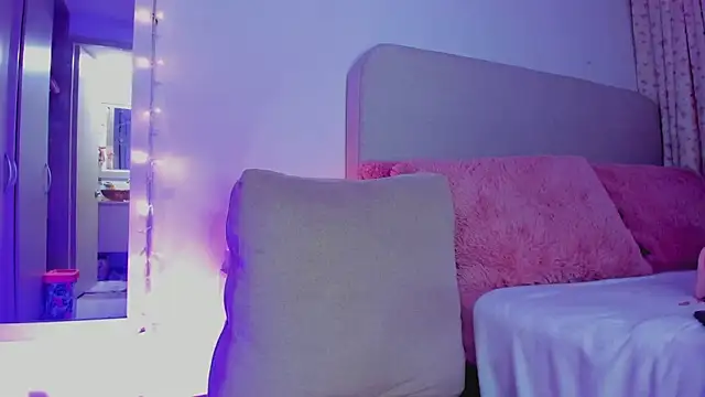 TheGloriousSophie live cam on StripChat