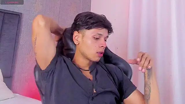 Alejandroo_Montenegro webcam