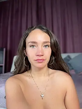 QuietNicole webcam
