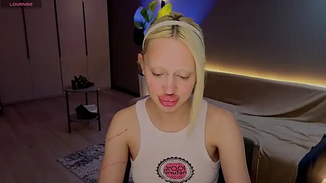 luna_beverly - Luna_Beverly's free webcam - UK Sex Cams