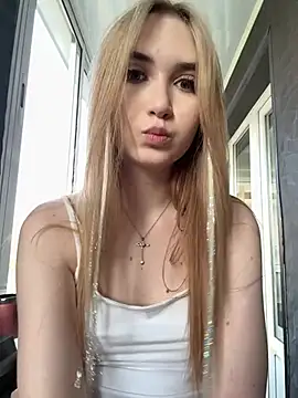 marlboroweb (F teen) - Flash my sexy Ass