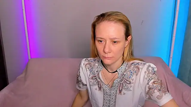 NikaBond live cam on StripChat