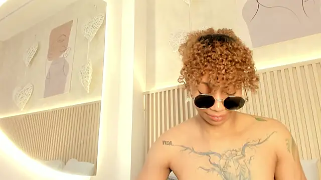 daiana_curly webcam