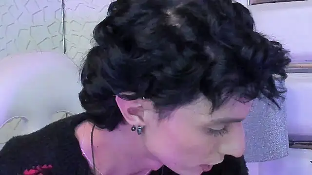KylieMonnett live cam on StripChat